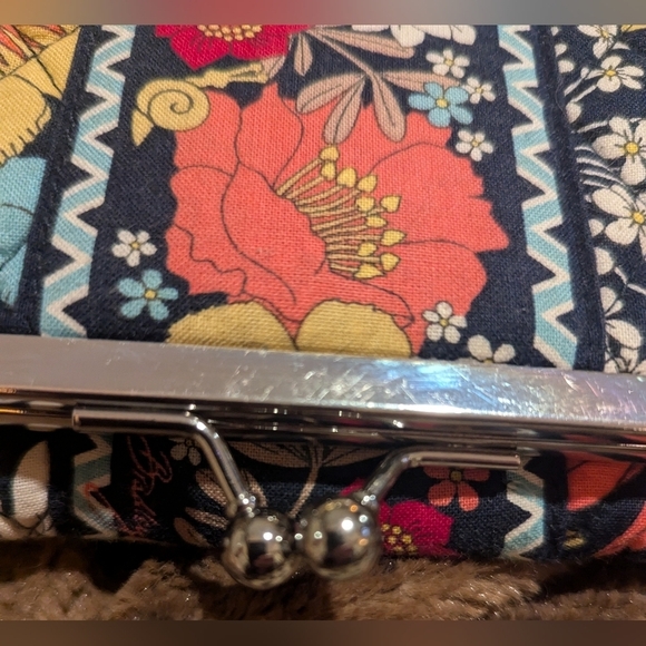 Vera Bradley Cosmetic Bag With Kiss Lock - Pattern Is Happy Snails - Picture 6 of 8